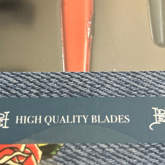 Ed Hardy 3 pc men's Facial Touch-up Razor Set travel grooming kit & Razor See - Picture 8 of 12